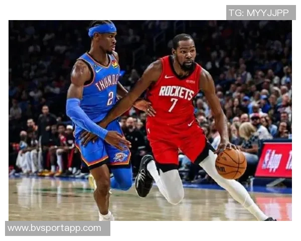 杜兰特赛后积极互动展现优质偶像风范与对手队友球迷亲密交流不舍离场